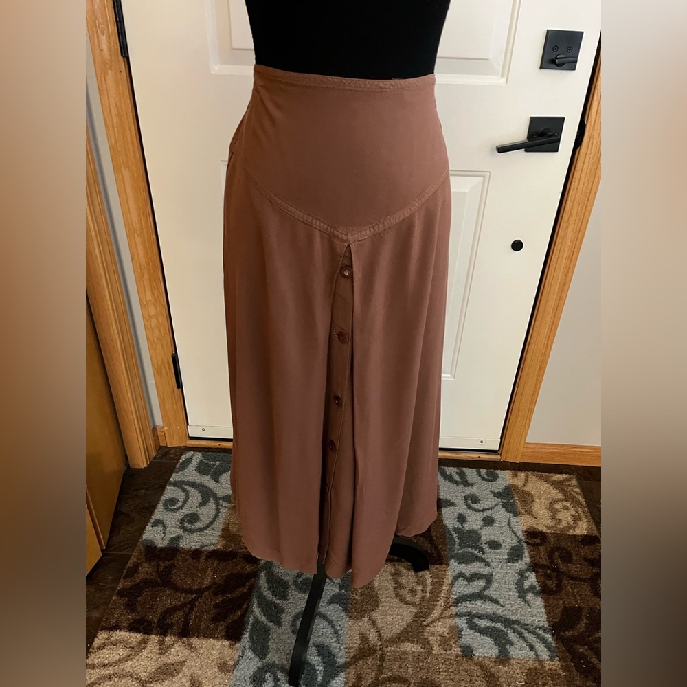 Soft Surroundings pull on mocha brown yoke front button skirt. Size PS
